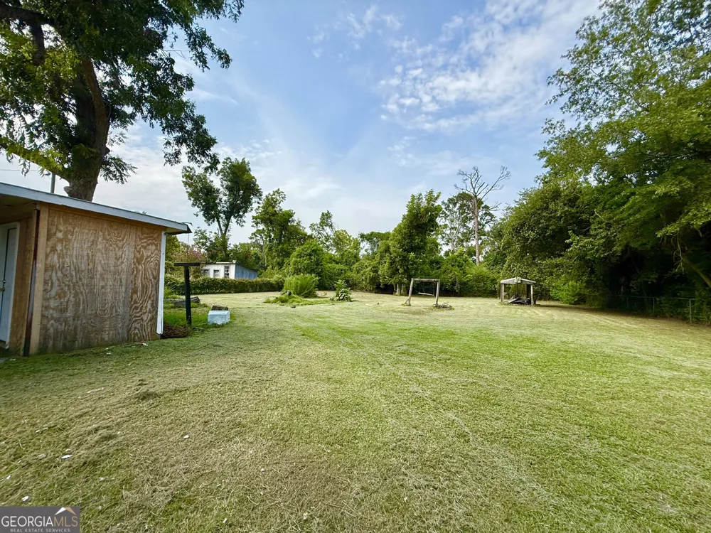 31 Currie ST Hazlehurst, GA 31539