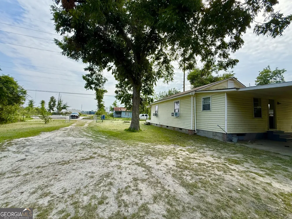 31 Currie ST Hazlehurst, GA 31539