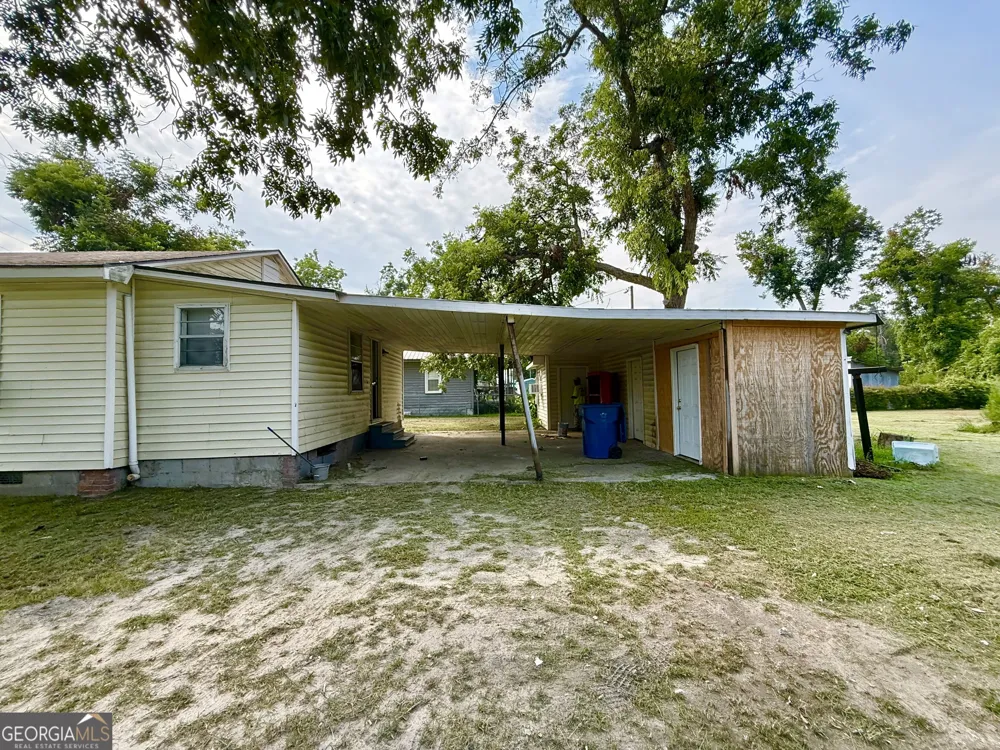 31 Currie ST Hazlehurst, GA 31539
