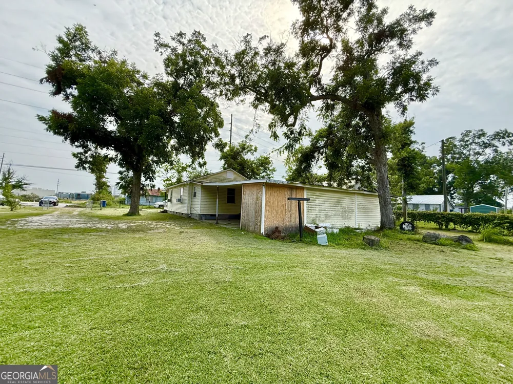 31 Currie ST Hazlehurst, GA 31539
