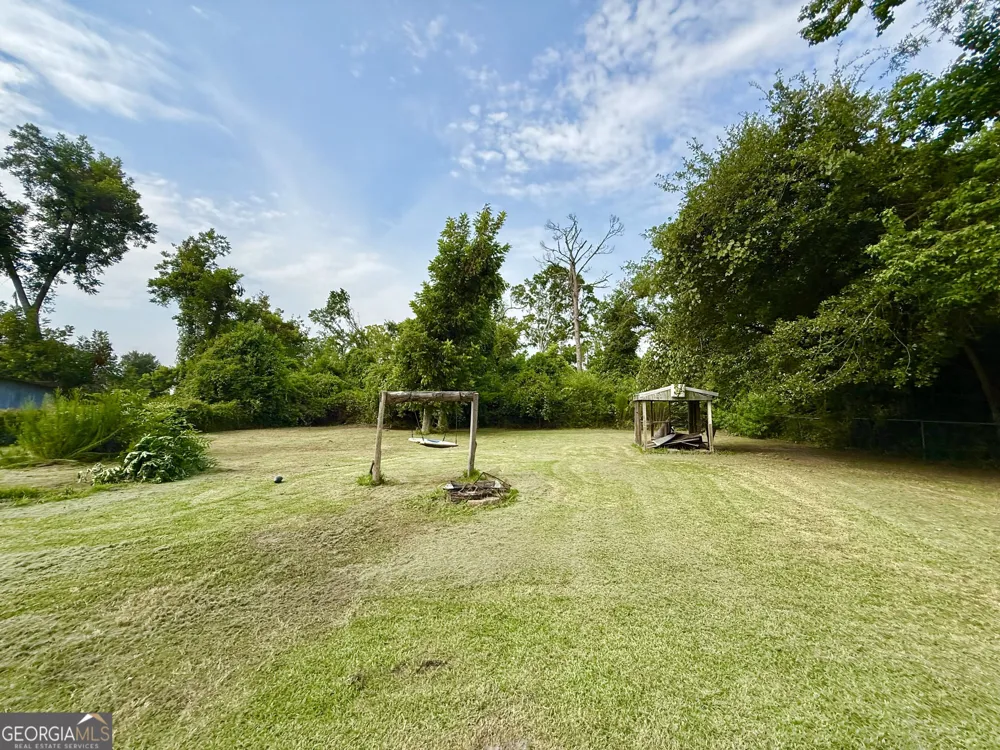 31 Currie ST Hazlehurst, GA 31539