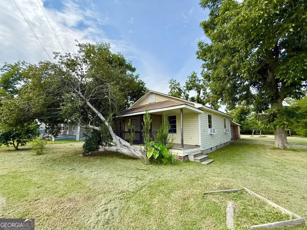 31 Currie ST Hazlehurst, GA 31539