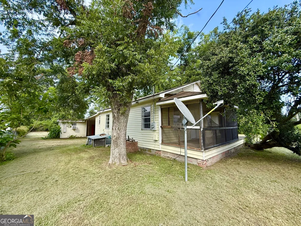 31 Currie ST Hazlehurst, GA 31539