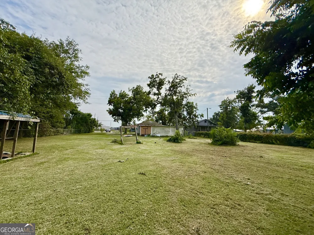 31 Currie ST Hazlehurst, GA 31539
