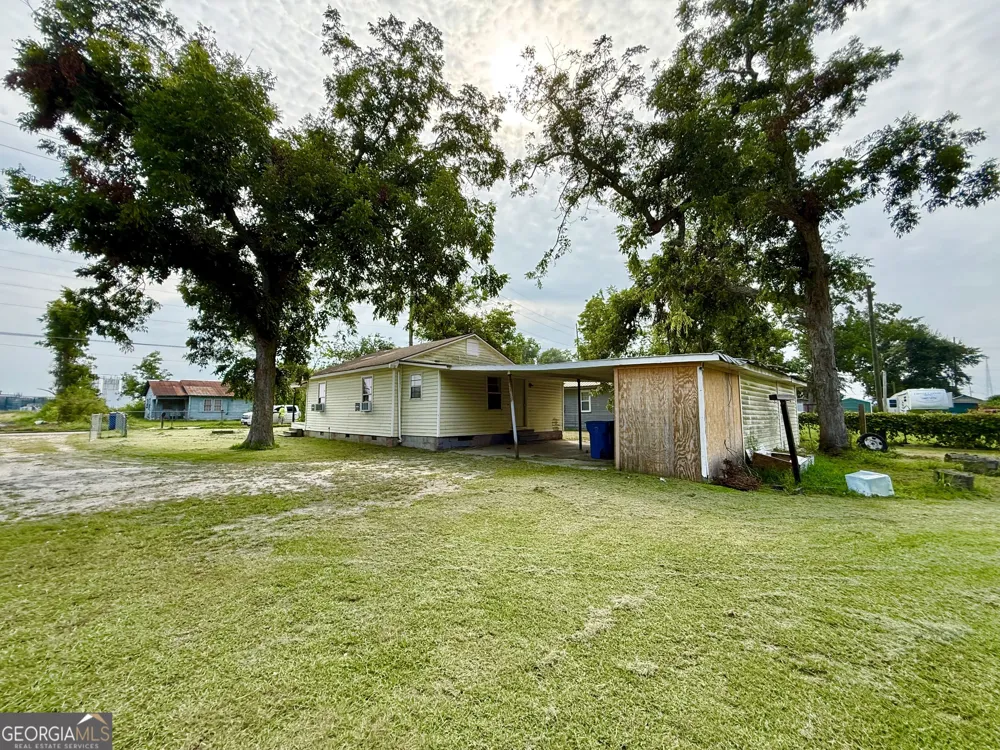 31 Currie ST Hazlehurst, GA 31539