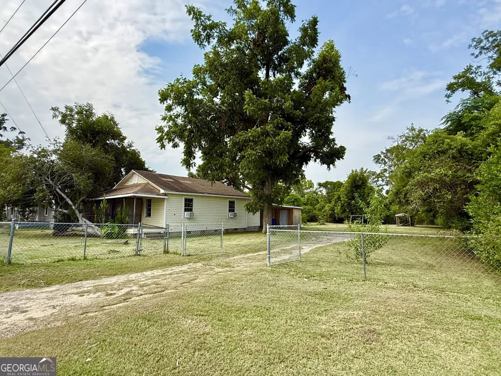 31 Currie ST Hazlehurst, GA 31539
