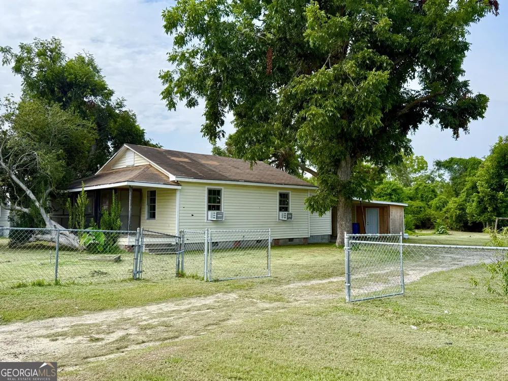 31 Currie ST Hazlehurst, GA 31539