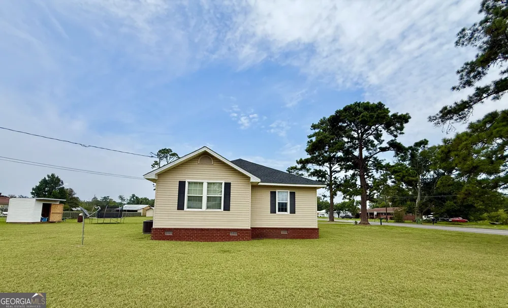 58 Burketts Ferry RD Hazlehurst, GA 31539