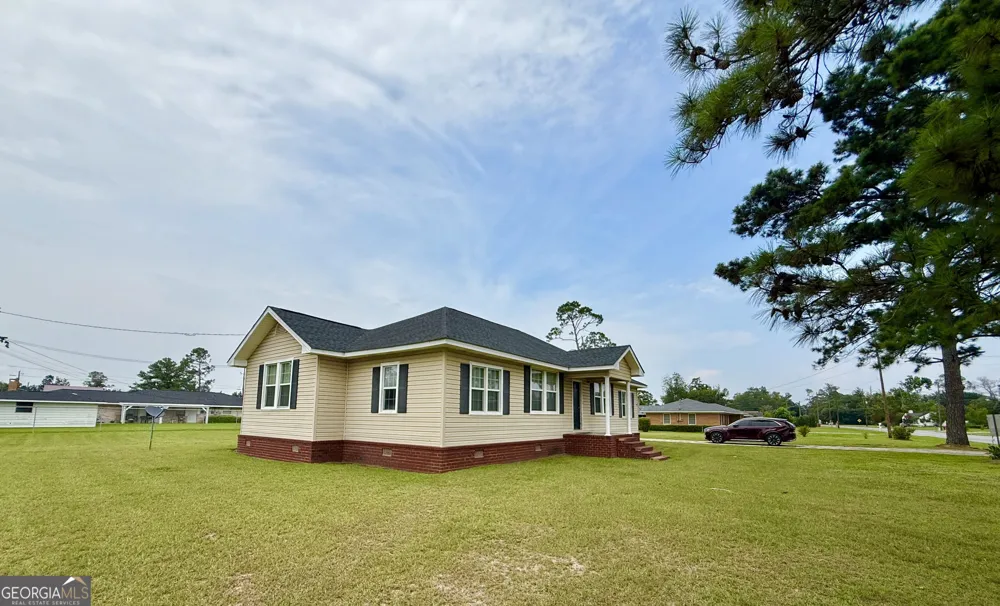 58 Burketts Ferry RD Hazlehurst, GA 31539
