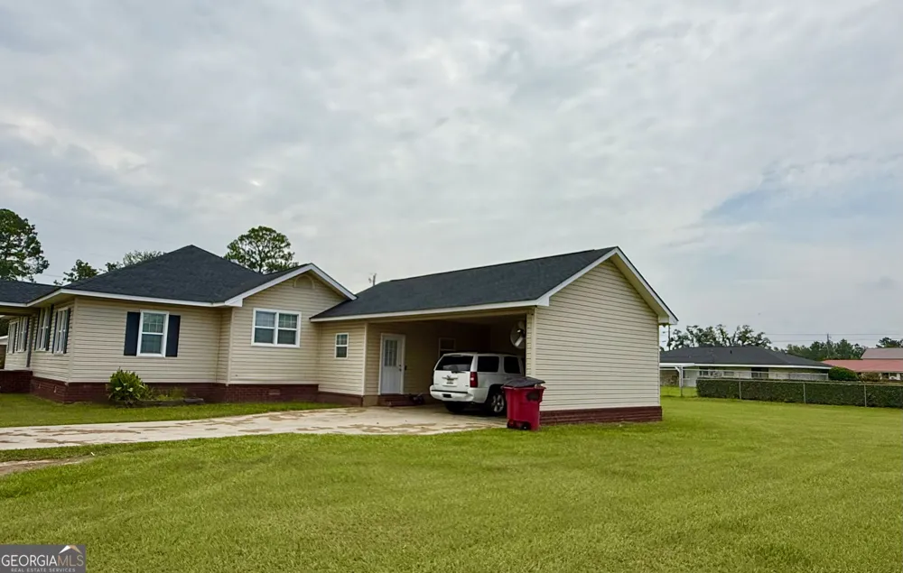 58 Burketts Ferry RD Hazlehurst, GA 31539