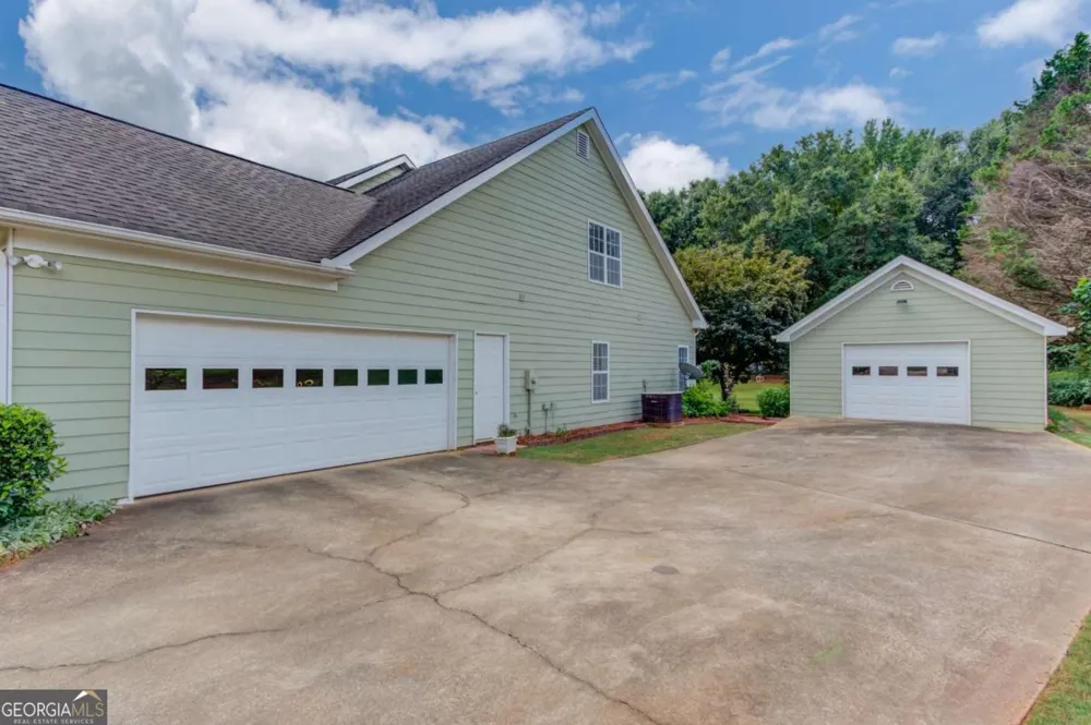 42 Dumar LN Hoschton, GA 30548