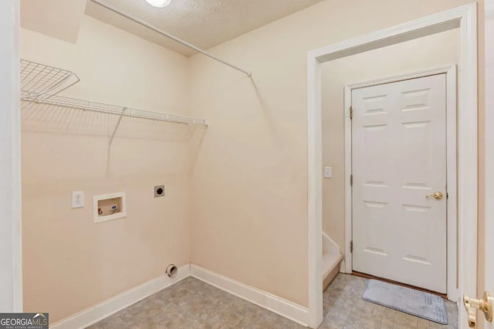 42 Dumar LN Hoschton, GA 30548