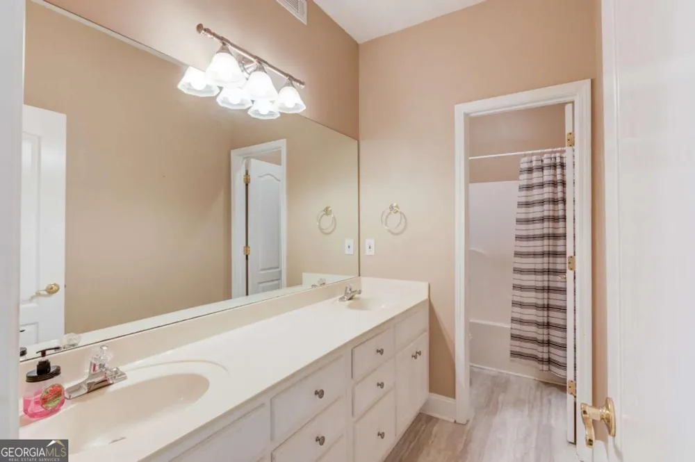 42 Dumar LN Hoschton, GA 30548