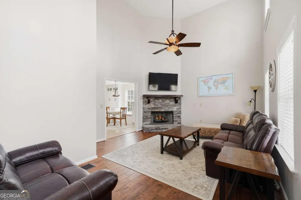 134 Nicholson LN Talking Rock, GA 30175