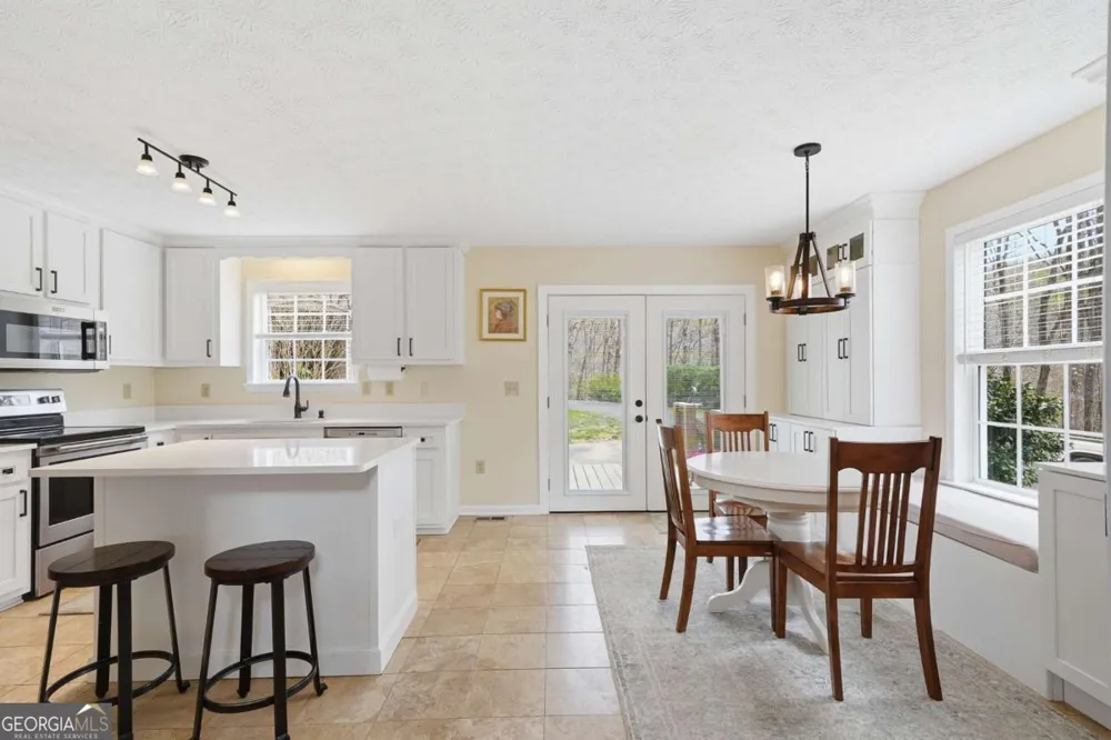 134 Nicholson LN Talking Rock, GA 30175