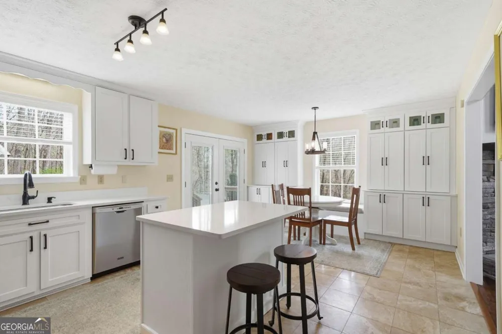 134 Nicholson LN Talking Rock, GA 30175