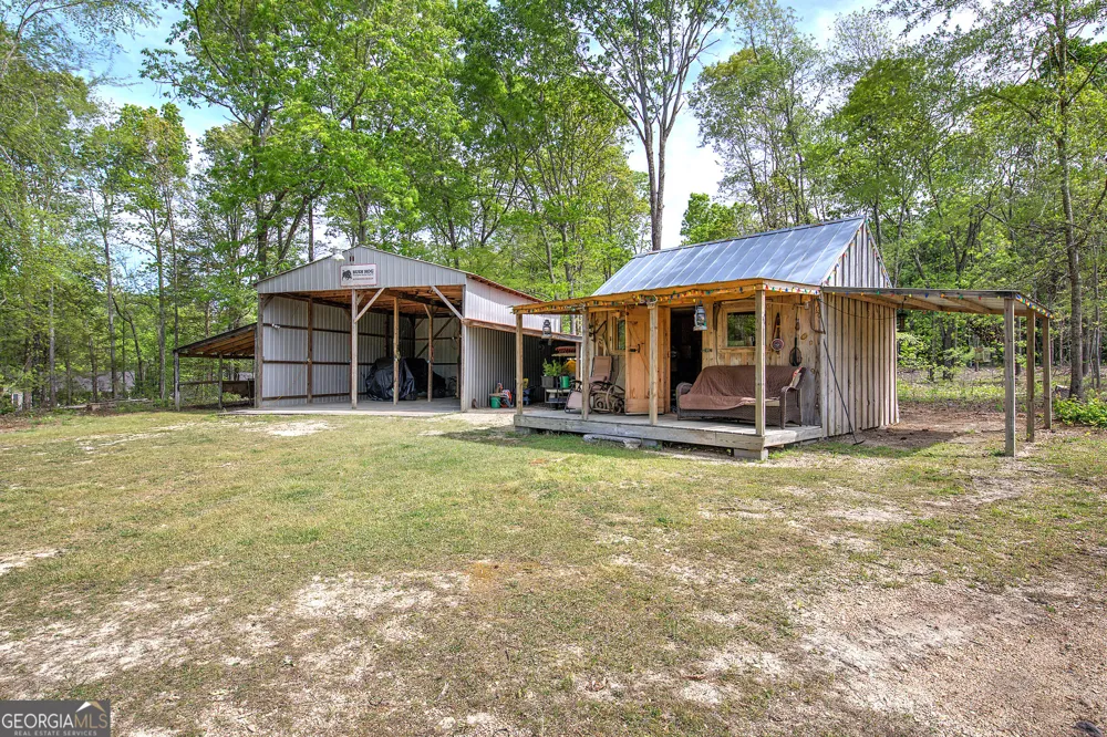 452 Terry White RD Aragon, GA 30104