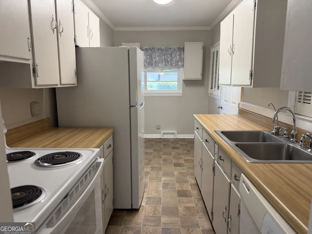 108 W Peter ST Cochran, GA 31014