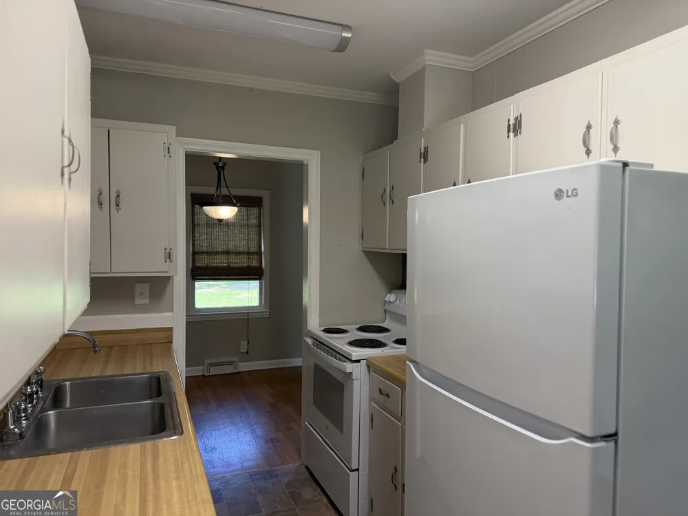 108 W Peter ST Cochran, GA 31014