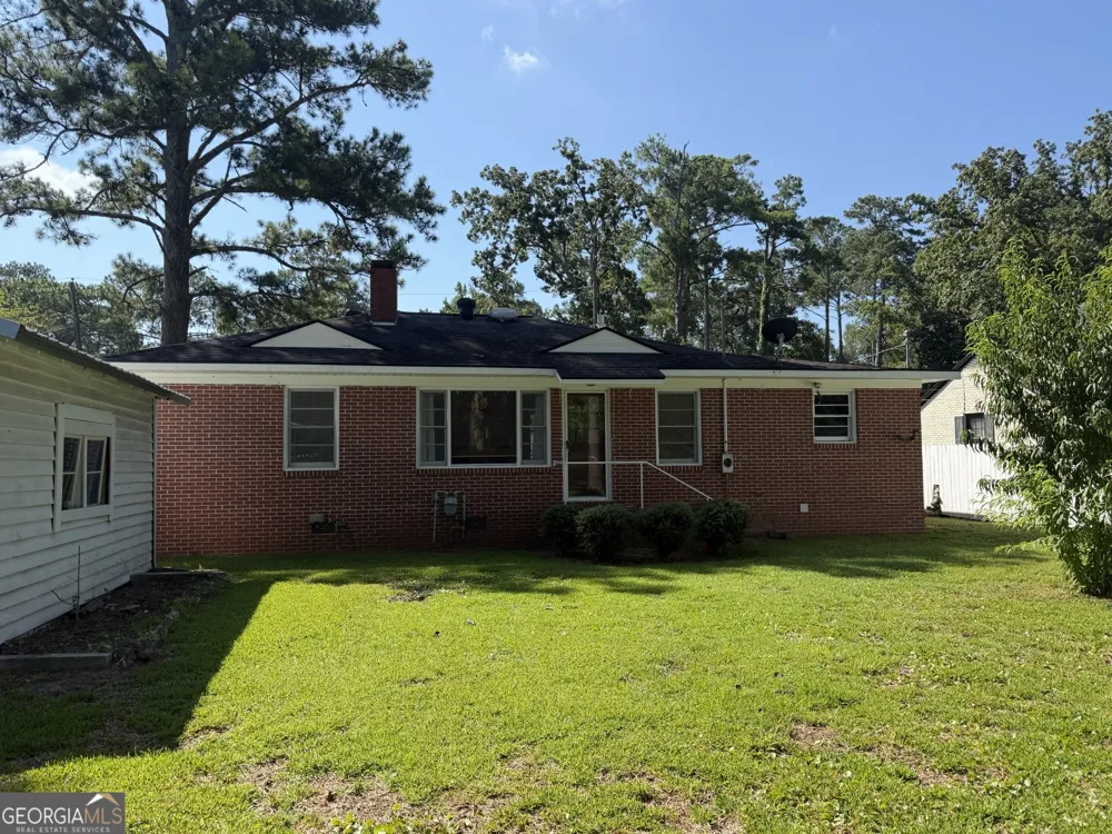 108 W Peter ST Cochran, GA 31014