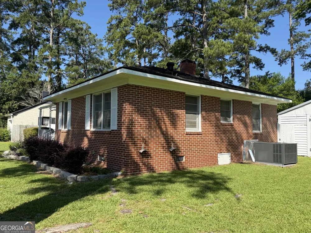 108 W Peter ST Cochran, GA 31014