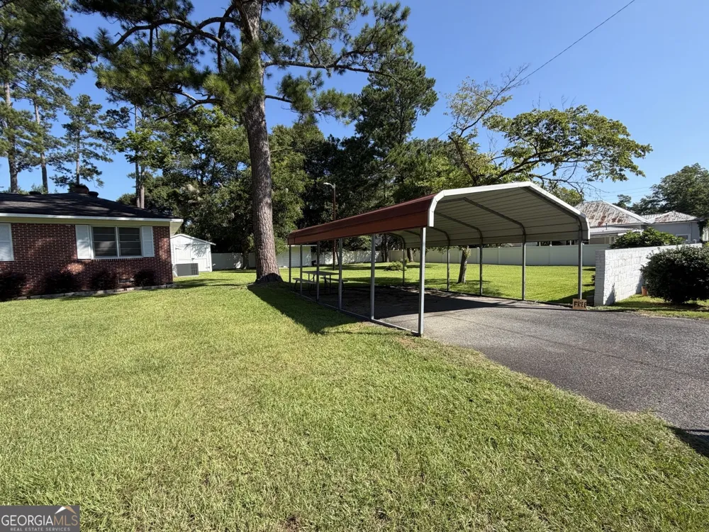 108 W Peter ST Cochran, GA 31014
