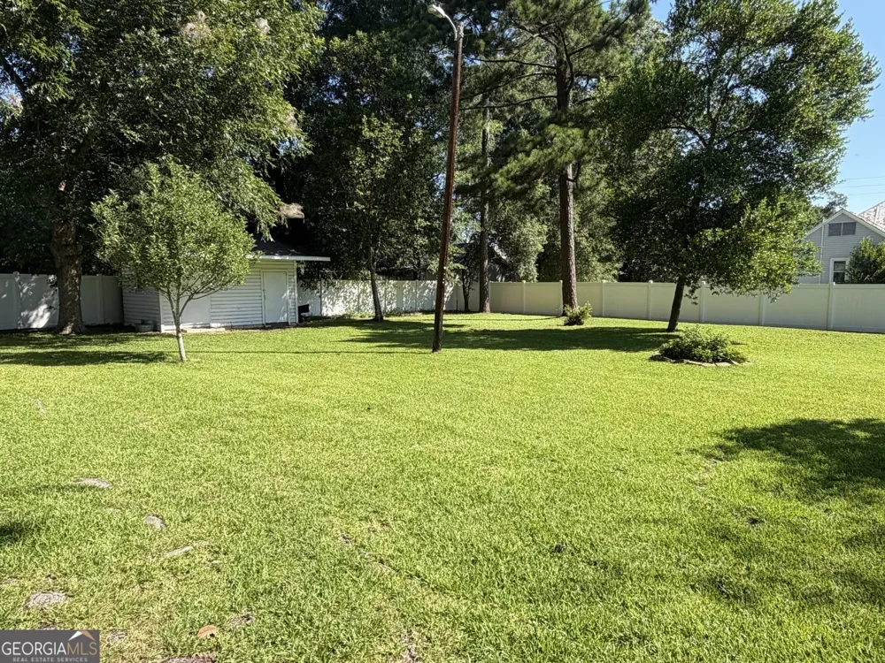 108 W Peter ST Cochran, GA 31014