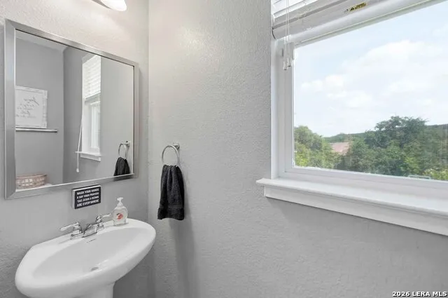 11330 HILL TOP BND Helotes, TX 78023