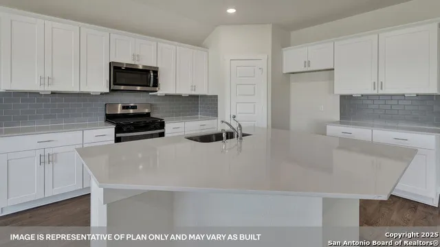 401 Mcginty Meadow Drive Lockhart, TX 78644