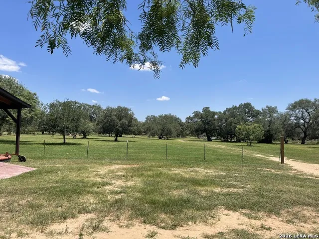 574 County Road 660 Devine, TX 78016