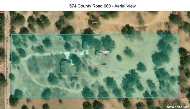 574 County Road 660 Devine, TX 78016