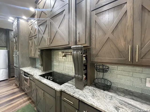 574 County Road 660 Devine, TX 78016