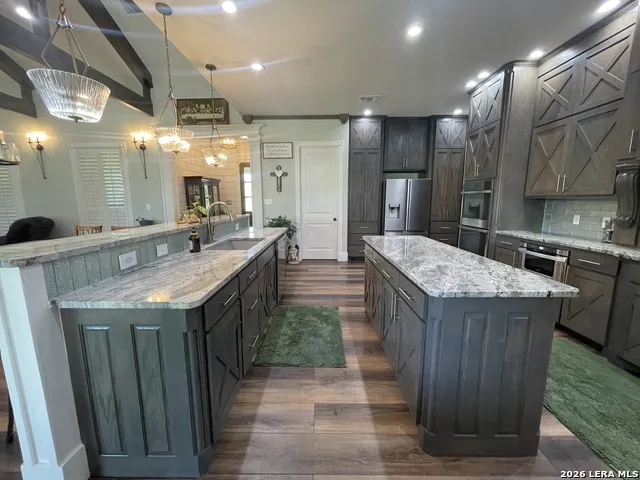 574 County Road 660 Devine, TX 78016