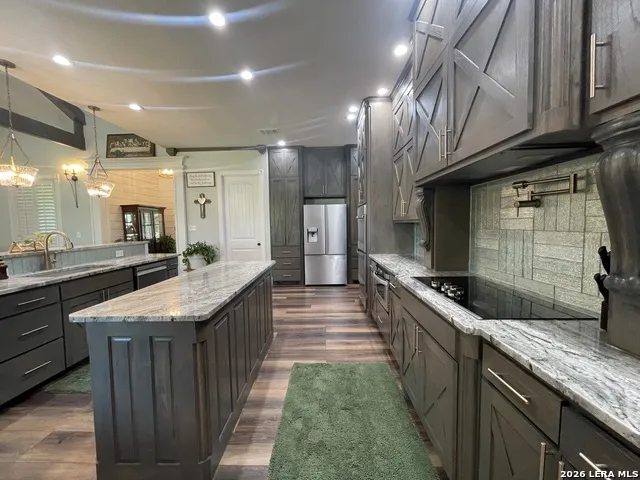 574 County Road 660 Devine, TX 78016