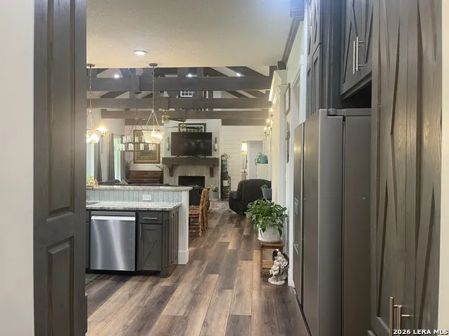 574 County Road 660 Devine, TX 78016
