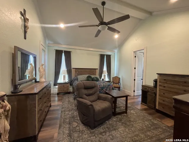 574 County Road 660 Devine, TX 78016