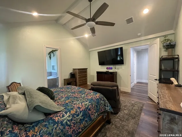 574 County Road 660 Devine, TX 78016
