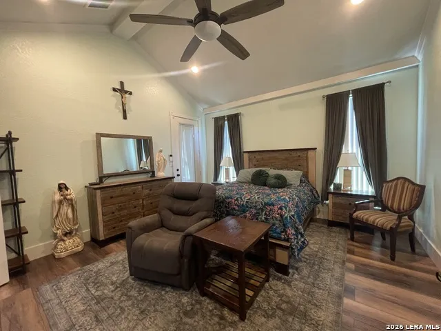 574 County Road 660 Devine, TX 78016
