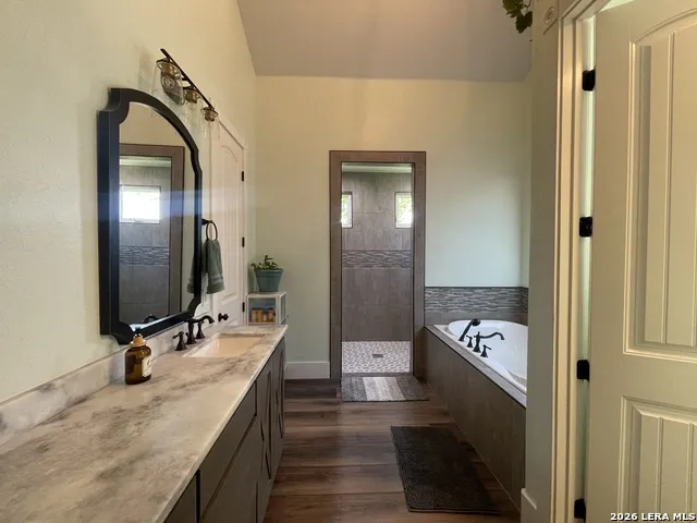 574 County Road 660 Devine, TX 78016