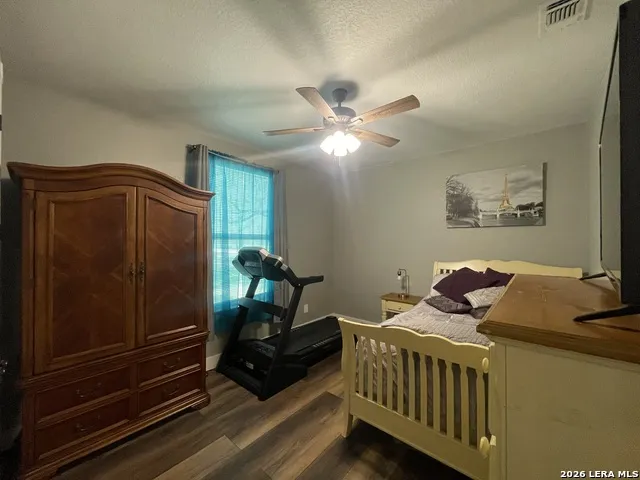 574 County Road 660 Devine, TX 78016