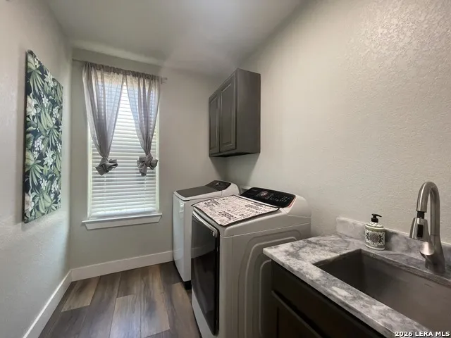 574 County Road 660 Devine, TX 78016