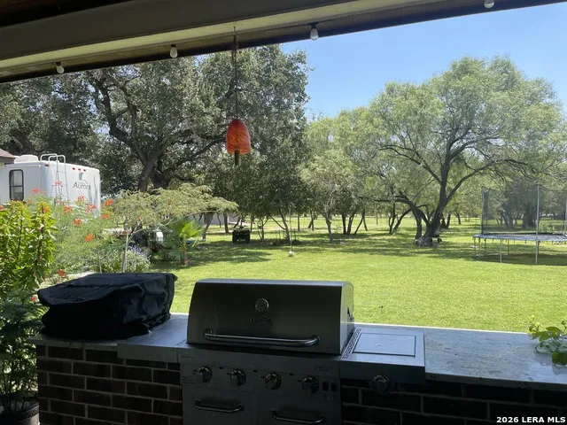 574 County Road 660 Devine, TX 78016