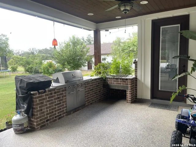 574 County Road 660 Devine, TX 78016