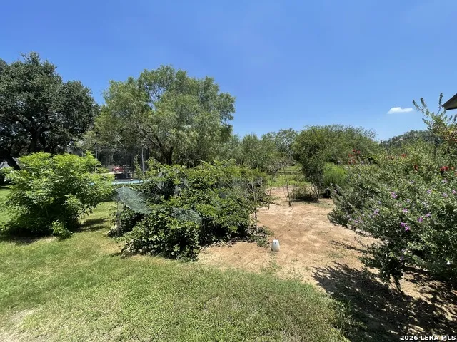 574 County Road 660 Devine, TX 78016