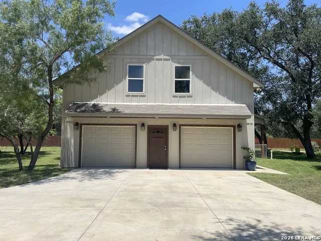 574 County Road 660 Devine, TX 78016