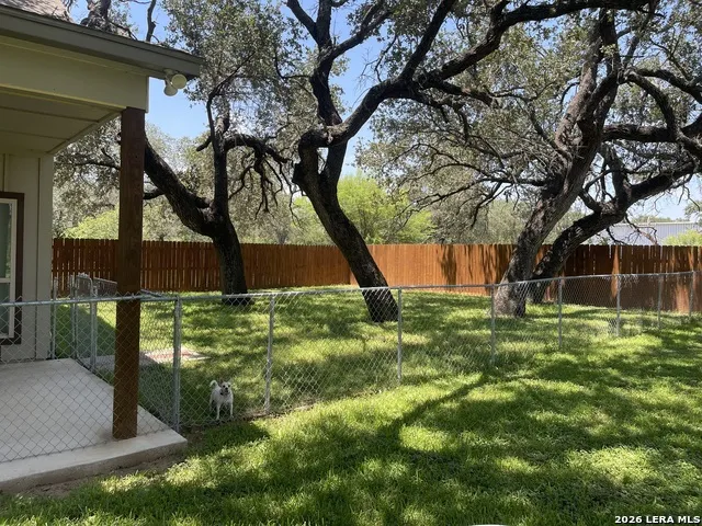574 County Road 660 Devine, TX 78016