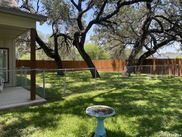 574 County Road 660 Devine, TX 78016