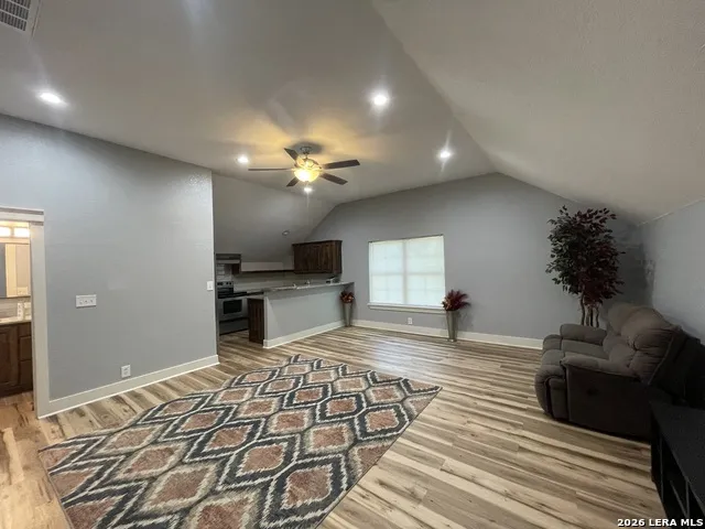 574 County Road 660 Devine, TX 78016