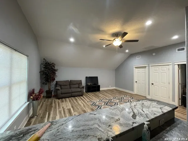 574 County Road 660 Devine, TX 78016