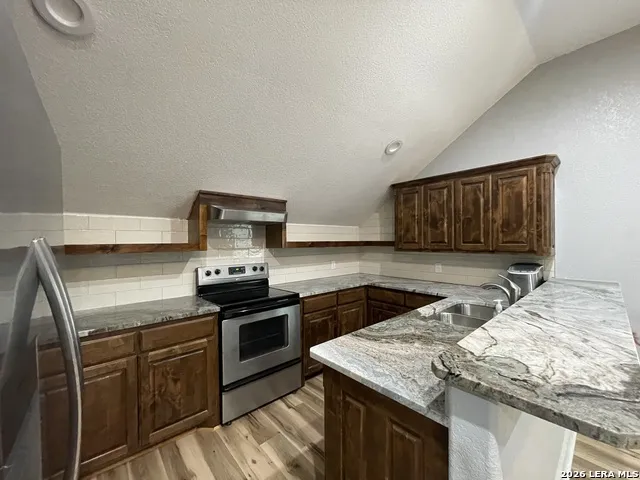 574 County Road 660 Devine, TX 78016
